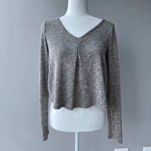Crop sweater, necessary clothing M
